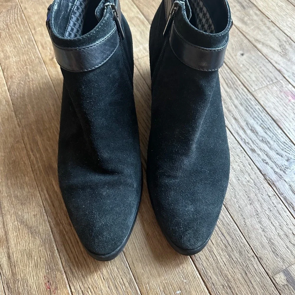 AQUATALIA Black Suede Leather Ankle‎ Boots Buckle Detail Women's Size 9 Western